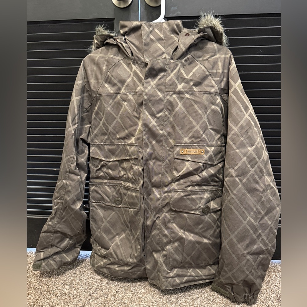 Burton Snowboard/Ski jacket (Medium)